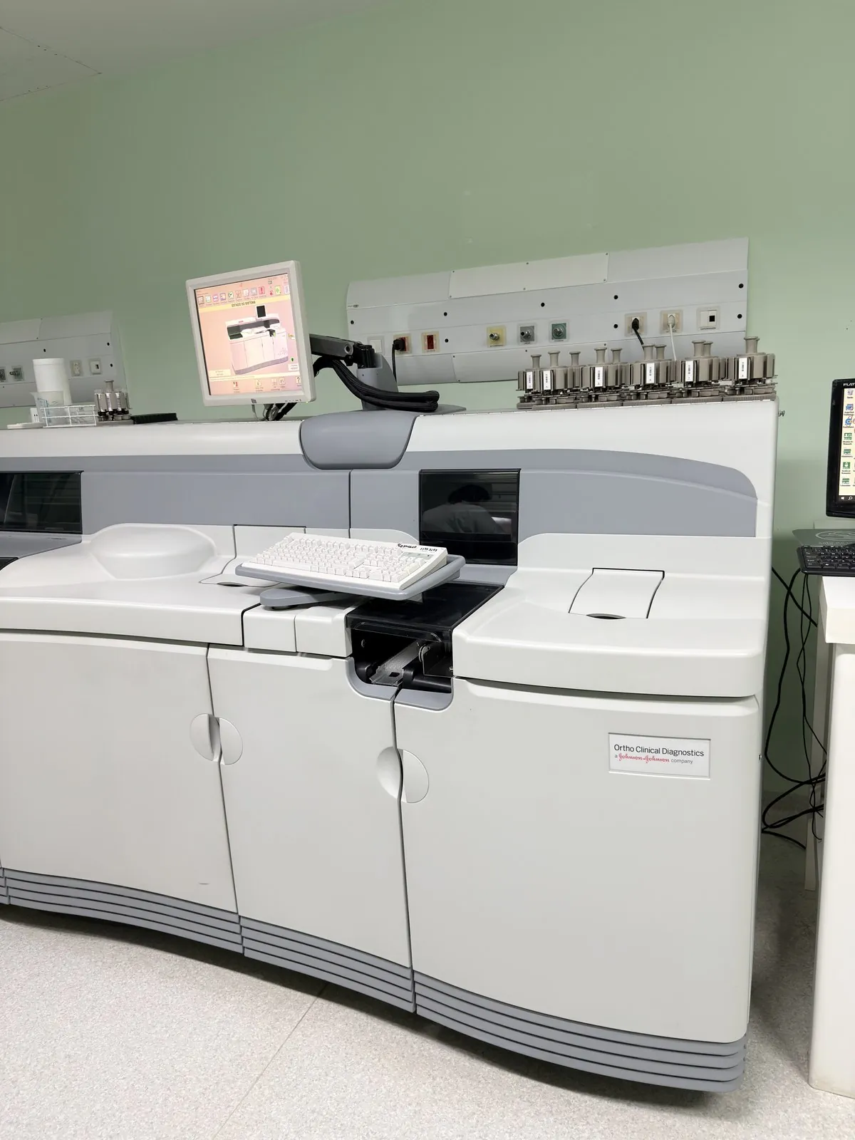 Equipamentos automatizados do Laboratório Unimed